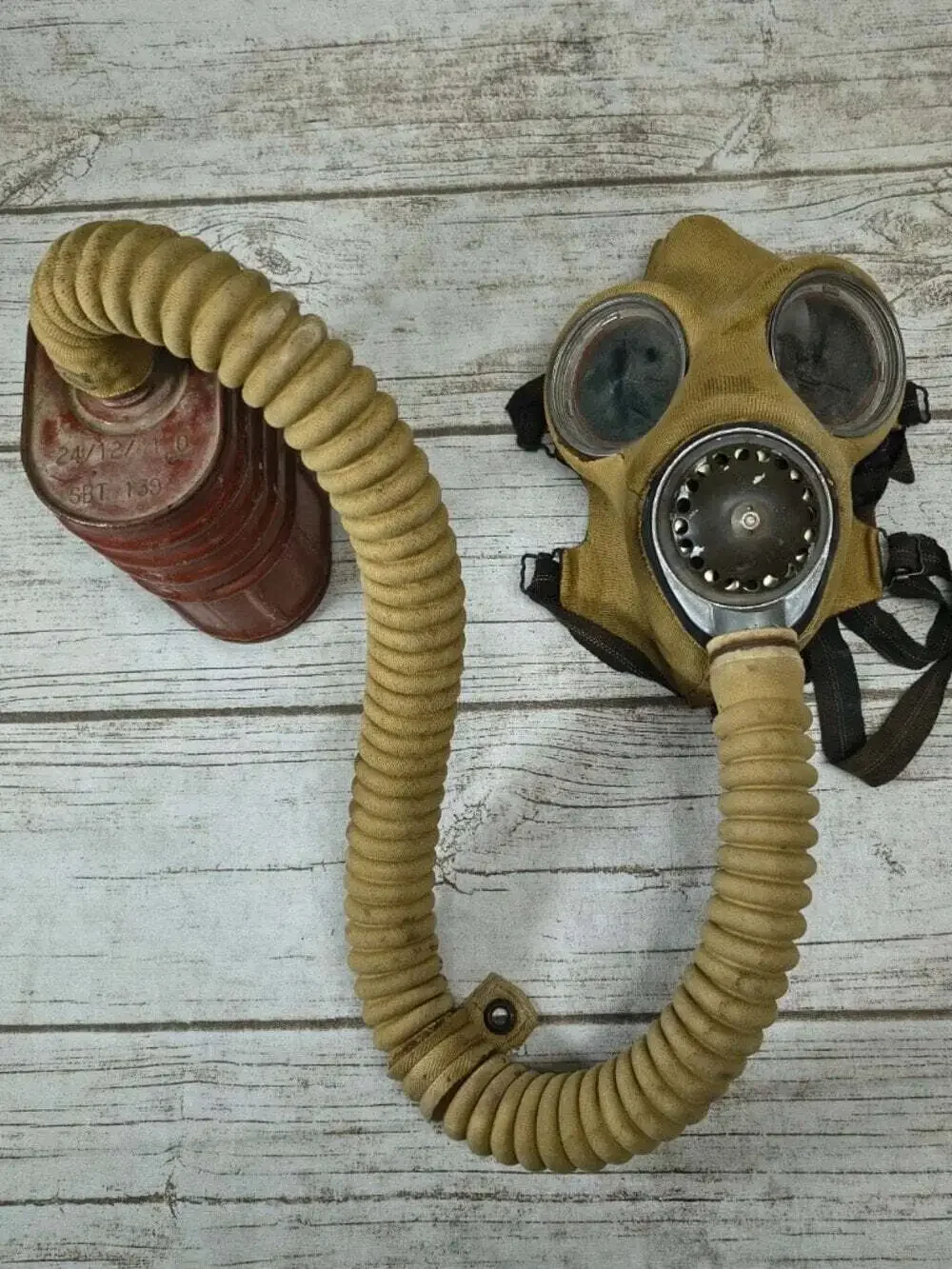1941 GAS MASK MK-II (WORLD WAR II, WWII, WW2) December 24 1941 Christmas Eve